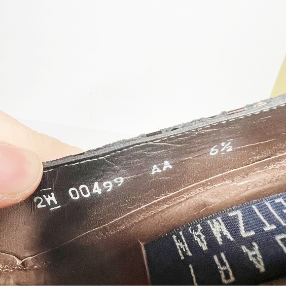 Vintage Stuart Weitzman Black Shiny Dot Pointed Heels Size 6.5 Women’s - Picture 6 of 6